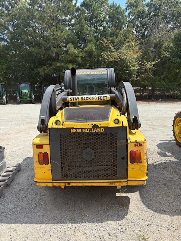 2013 New Holland L223 Image 4