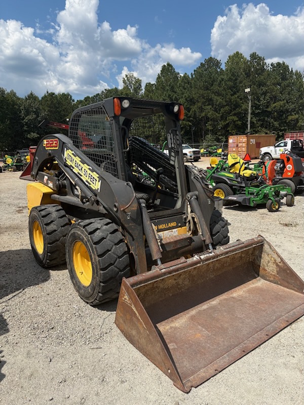 2013 New Holland L223 Image 2