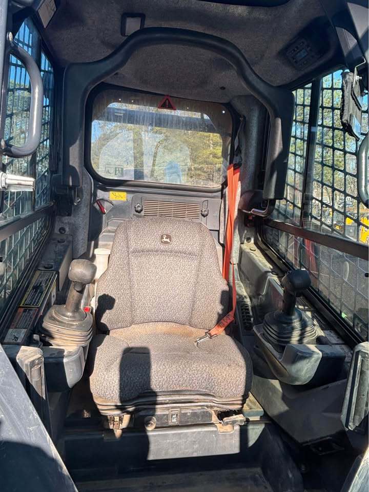 2024 John Deere 333G Image 7