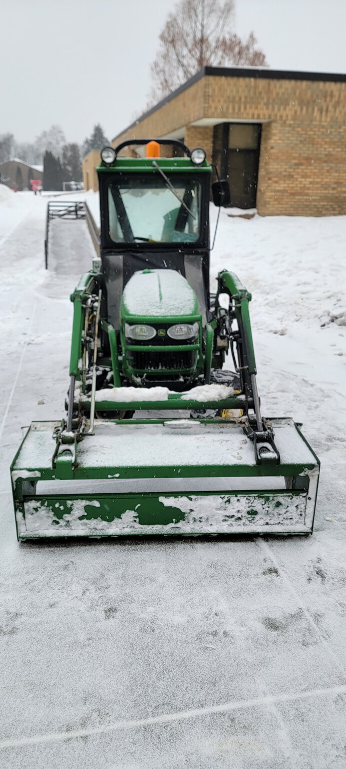 2014 John Deere 2032R Image 3