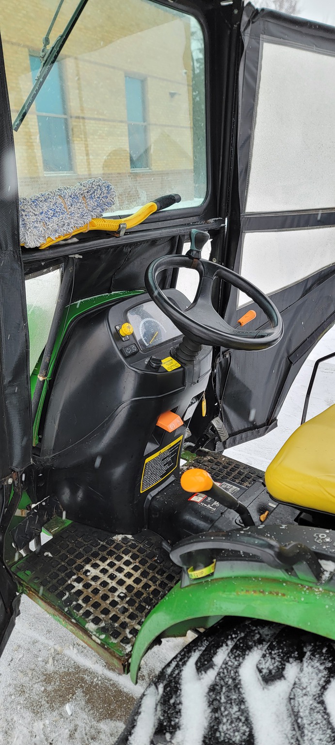 2014 John Deere 2032R Image 7