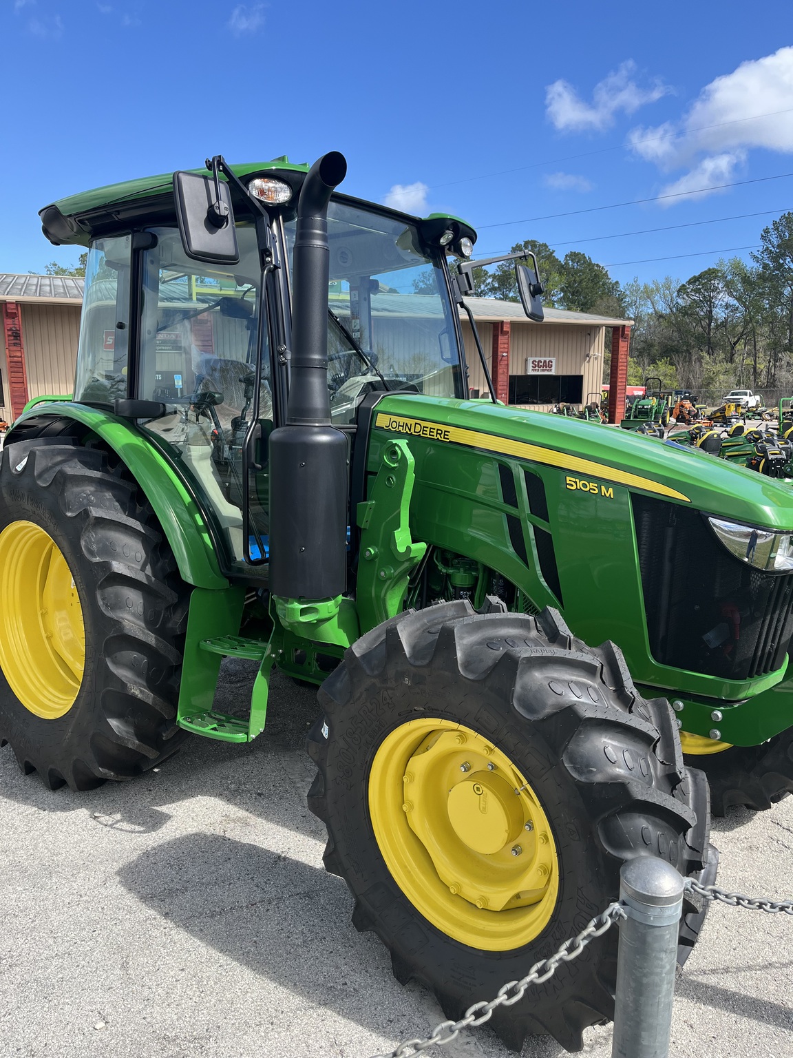 John Deere 5105M Image 3