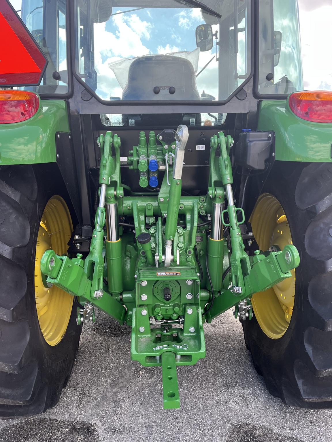 John Deere 5105M Image 6