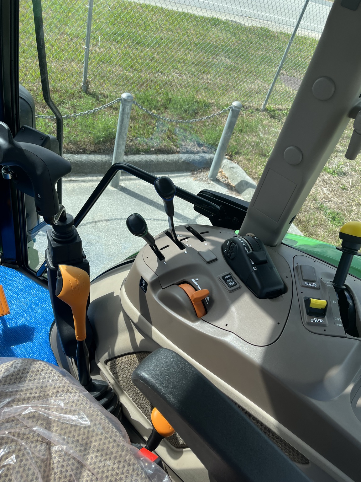 John Deere 5105M Image 8