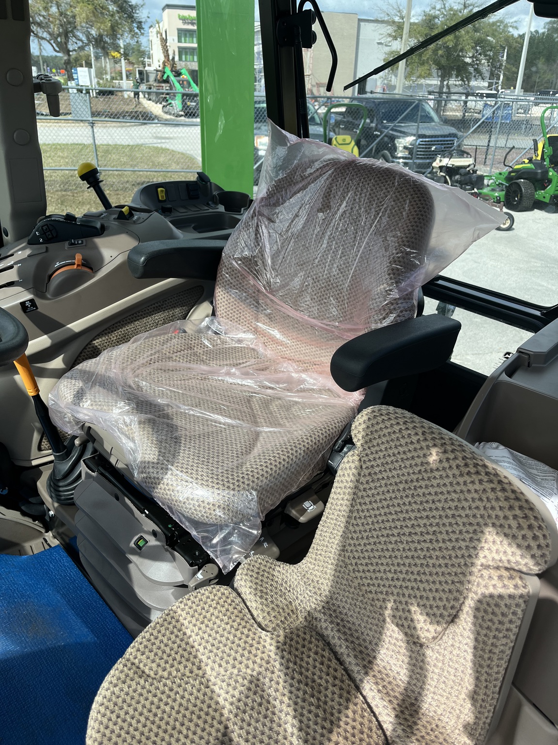 John Deere 5105M Image 9