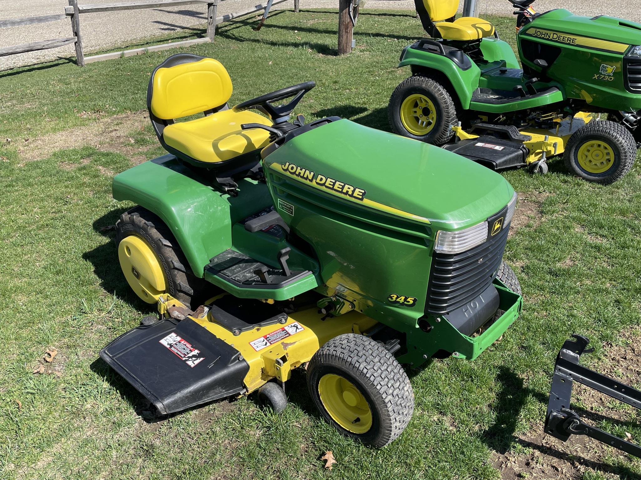 1998 John Deere 345 Image 3