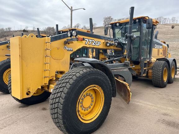 Photo of a 2018 John Deere 772G