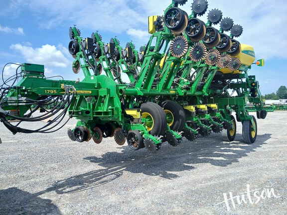 Photo of 2017 John Deere 1795