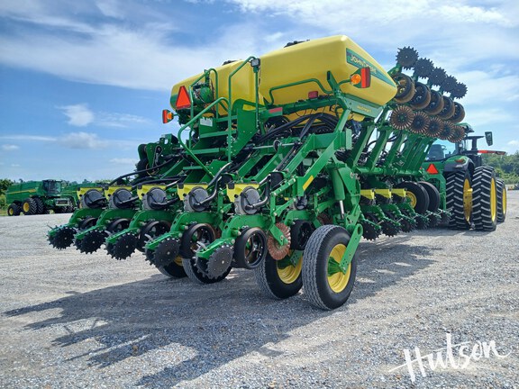 Photo of 2017 John Deere 1795