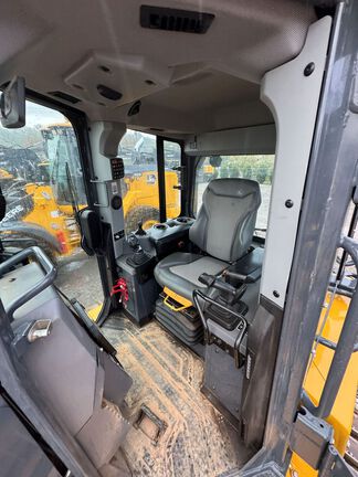 2025 John Deere 700L