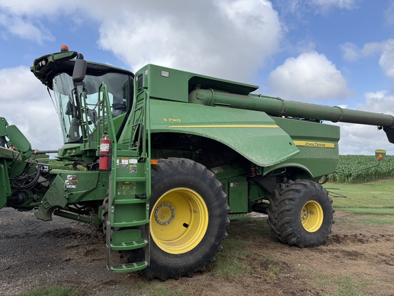 Photo of 2019 John Deere S790