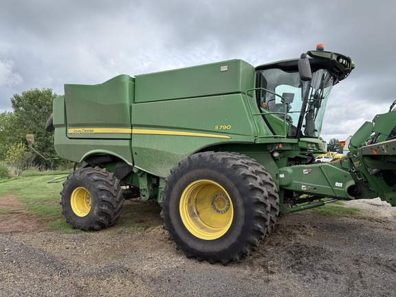Photo of 2019 John Deere S790