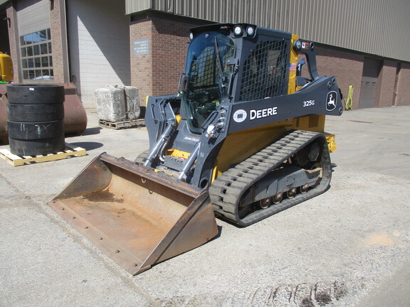 Photo of a 2022 John Deere 325G