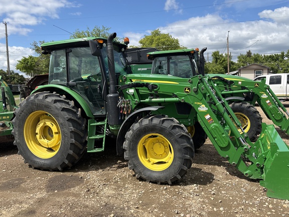  John Deere 6135E