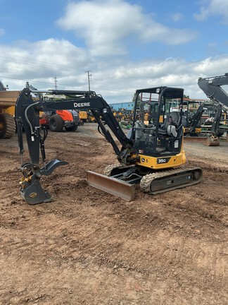 Photo of a 2022 John Deere 35G