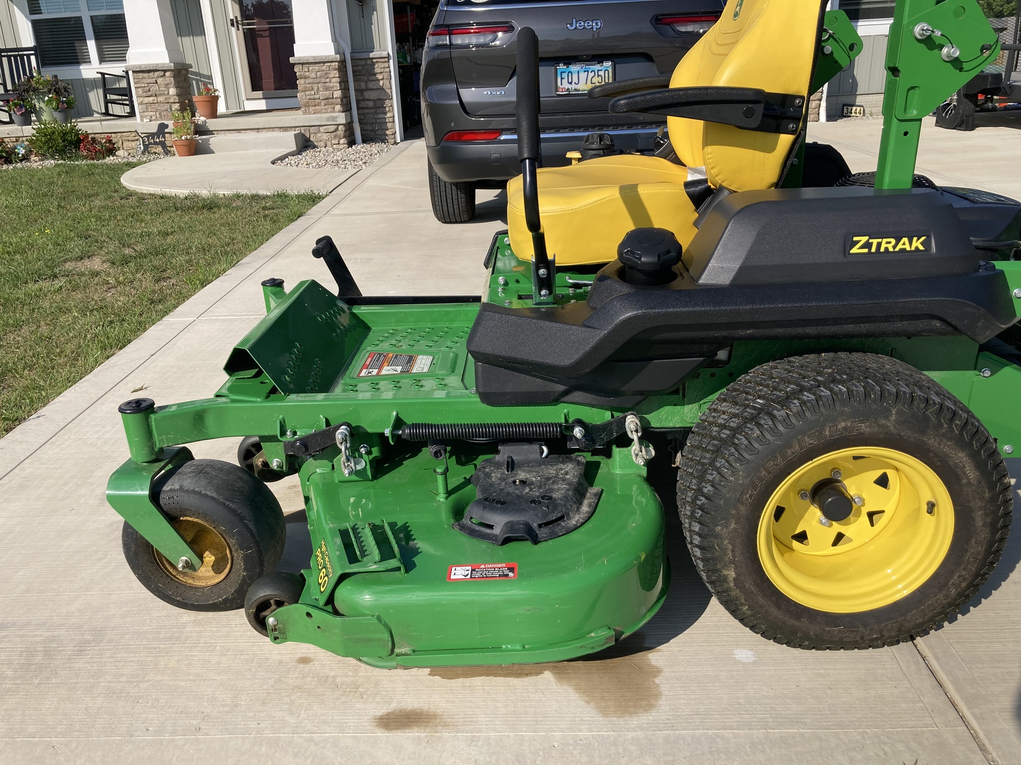 Used 2024 John Deere Z720E Zero Turn Mowers at Koenig Equipment in Urbana, OH - PhotoXL4