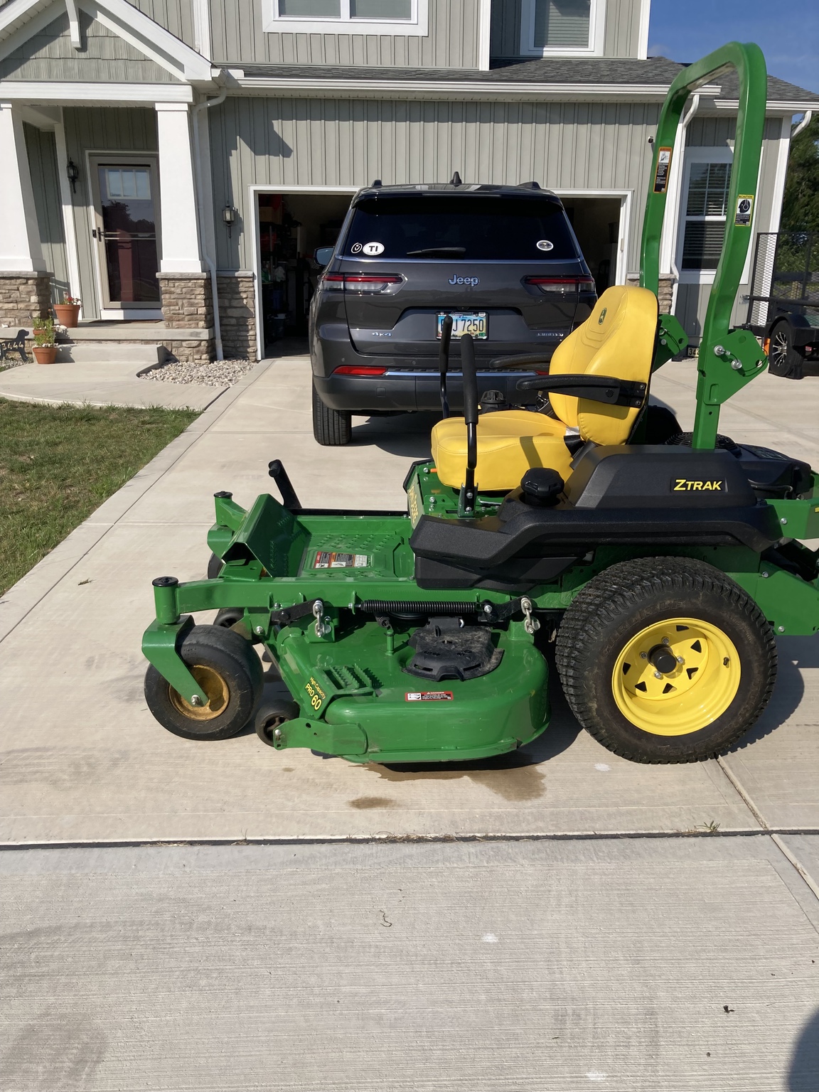 Used 2024 John Deere Z720E Zero Turn Mowers at Koenig Equipment in Urbana, OH - PhotoXL5