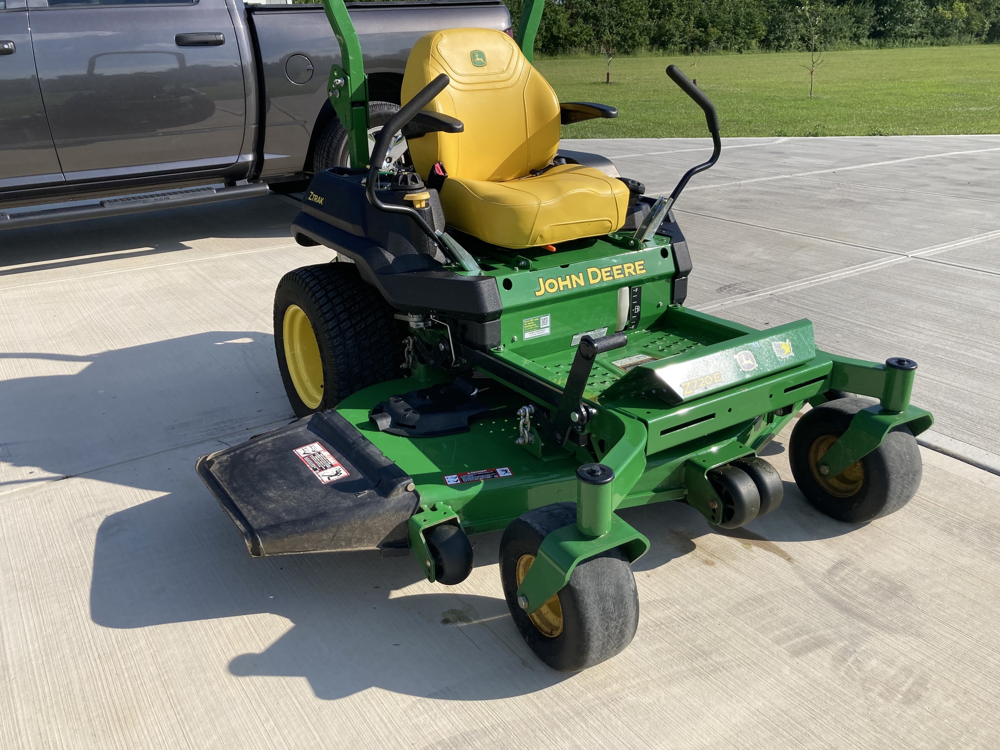 Used 2024 John Deere Z720E Zero Turn Mowers at Koenig Equipment in Urbana, OH - PhotoXL0