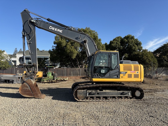 2023 John Deere 200G