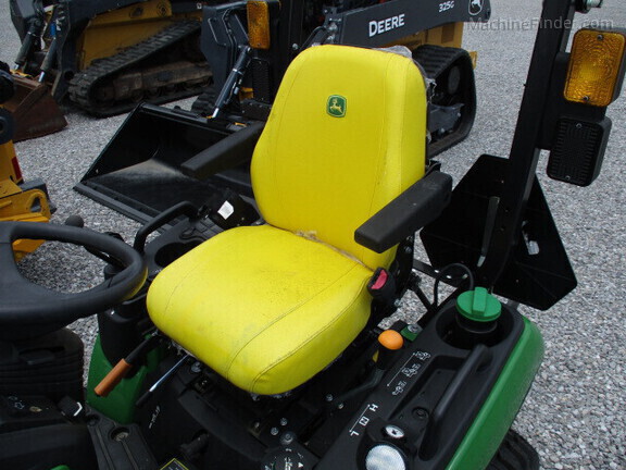 Photo of 2024 John Deere 1025R