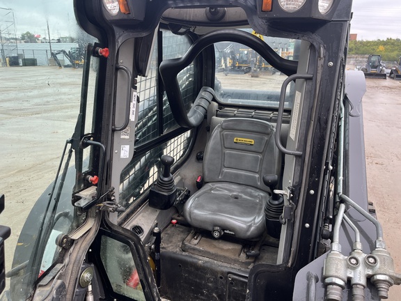 2022 New Holland L328