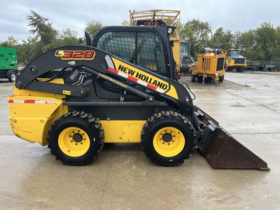 2022 New Holland L328