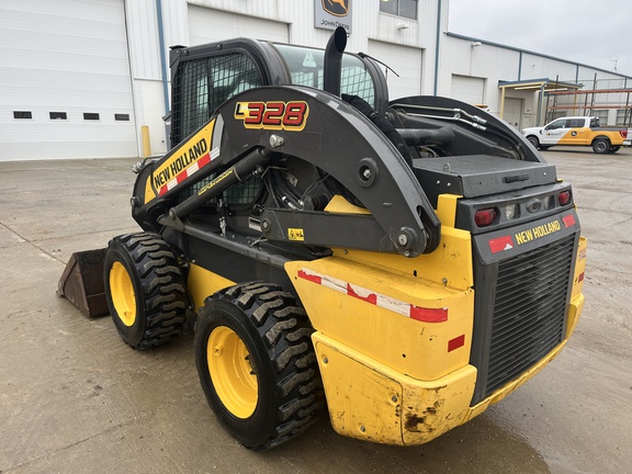 2022 New Holland L328