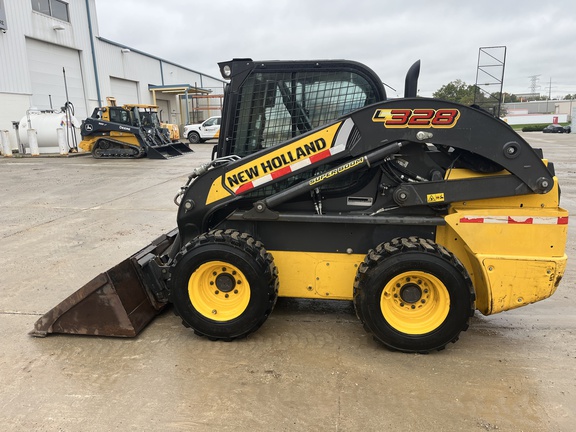 2022 New Holland L328