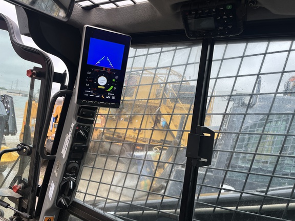 2022 New Holland L328