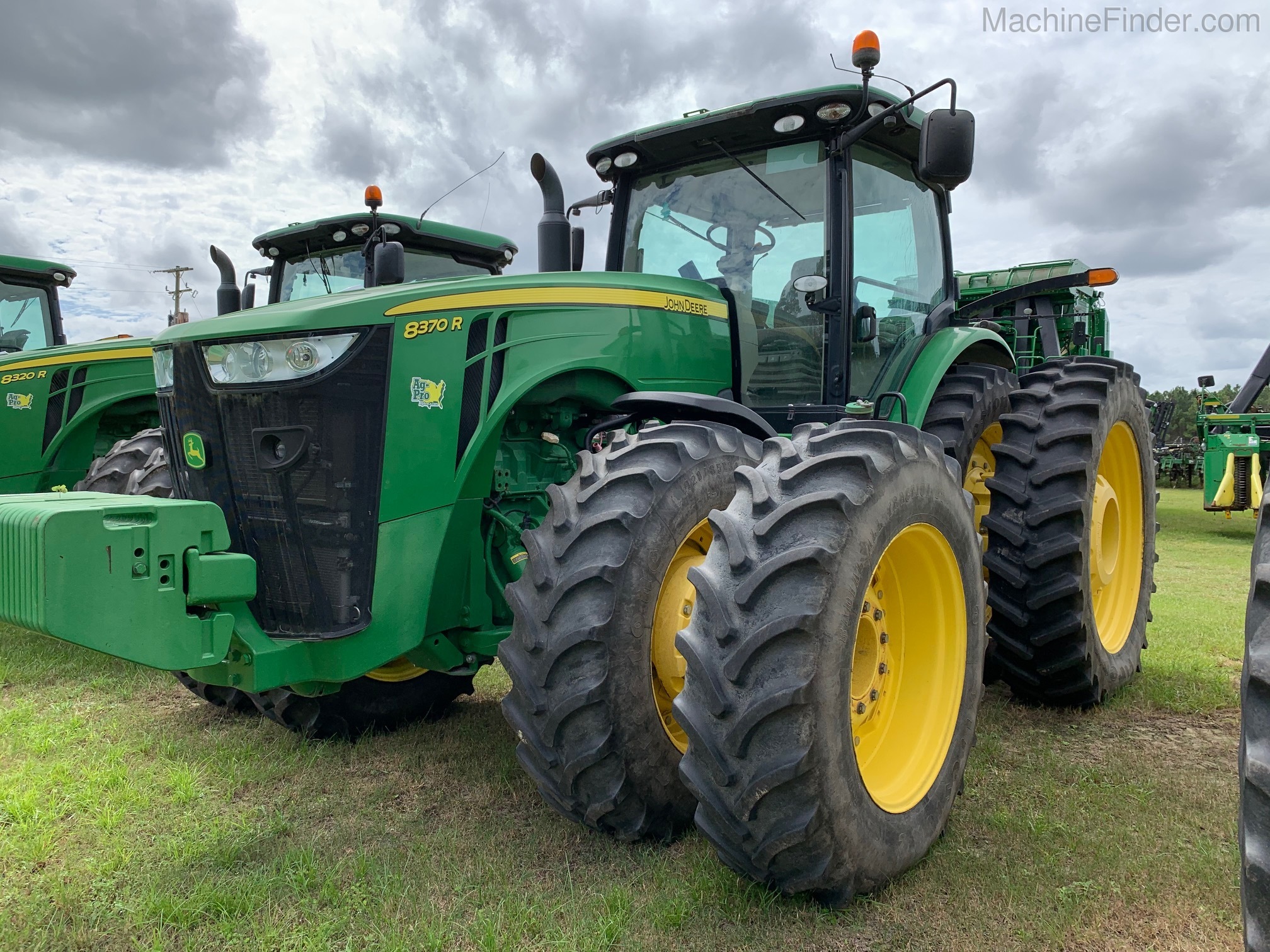 2015 John Deere 8370R Image 1