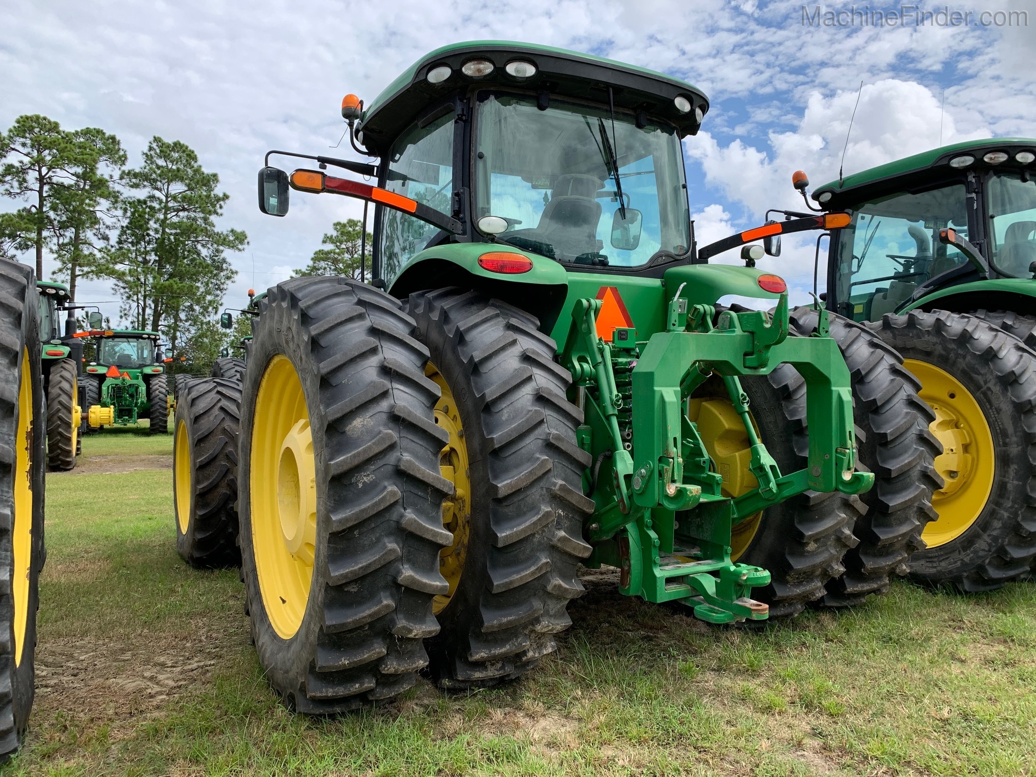 2015 John Deere 8370R Image 4