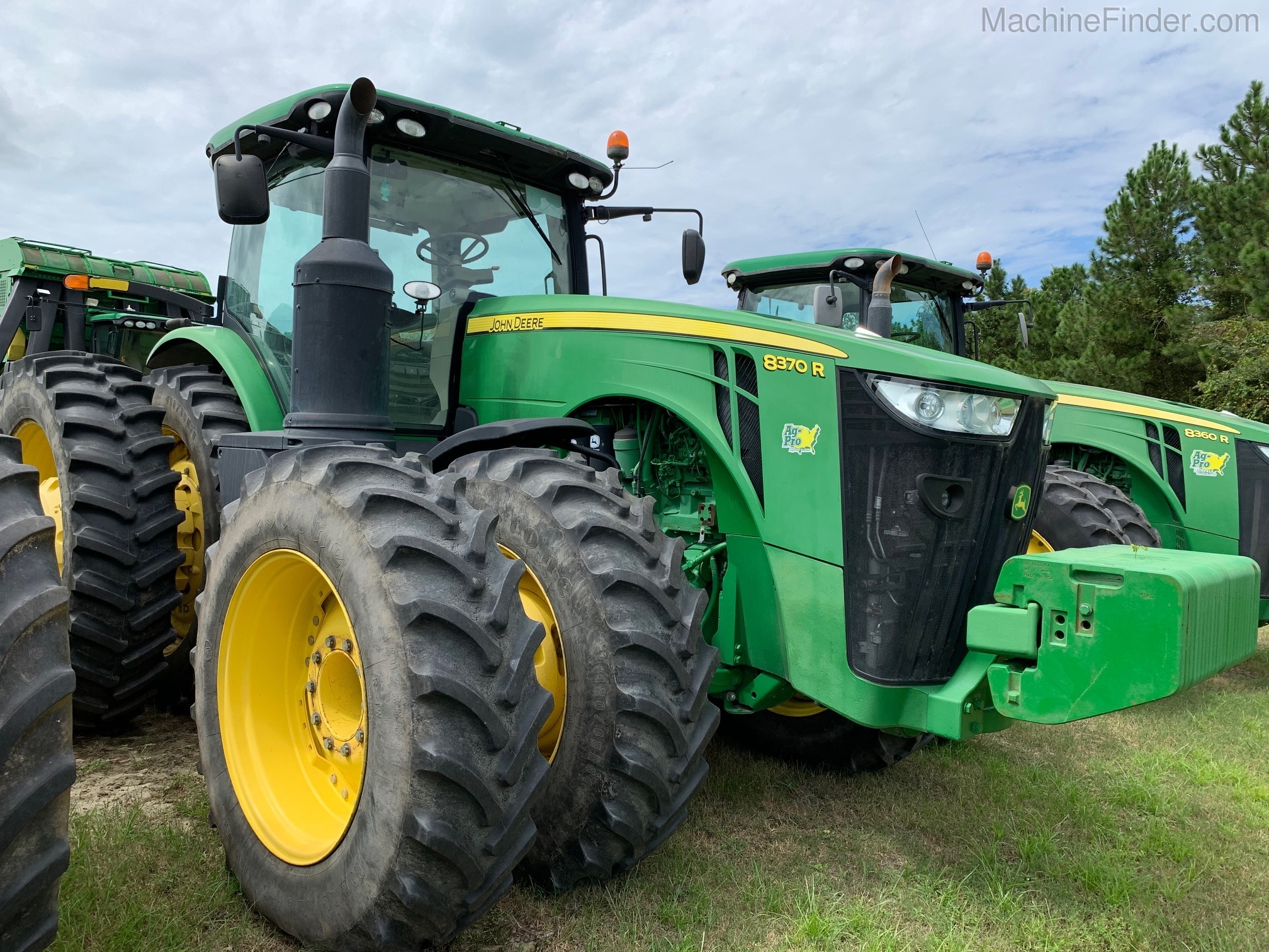 2015 John Deere 8370R Image 2