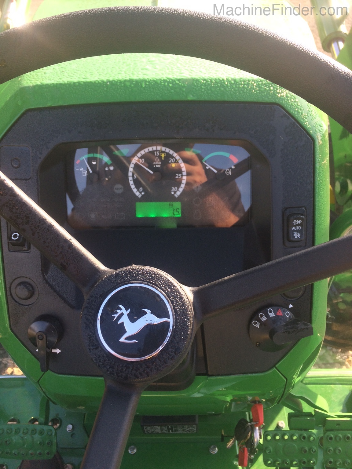 2020 John Deere 5045E Image 8
