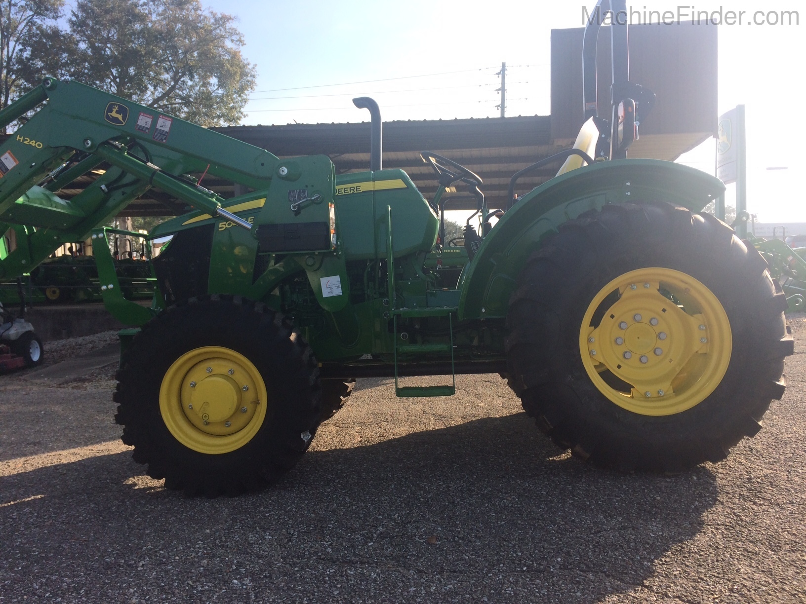 2020 John Deere 5045E Image 3