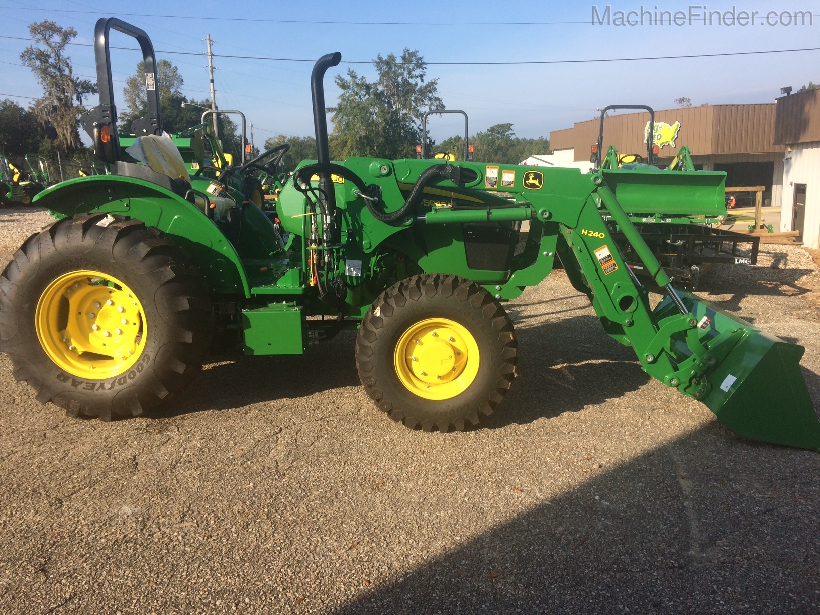 2020 John Deere 5045E Image 1
