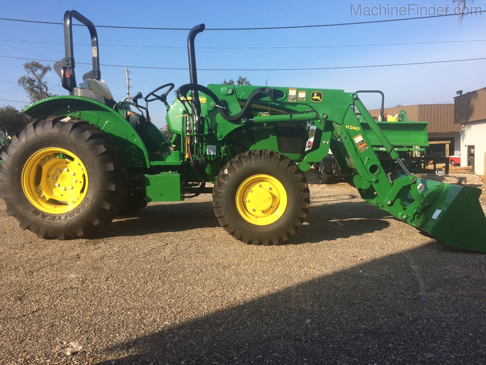 2020 John Deere 5045E Image 2