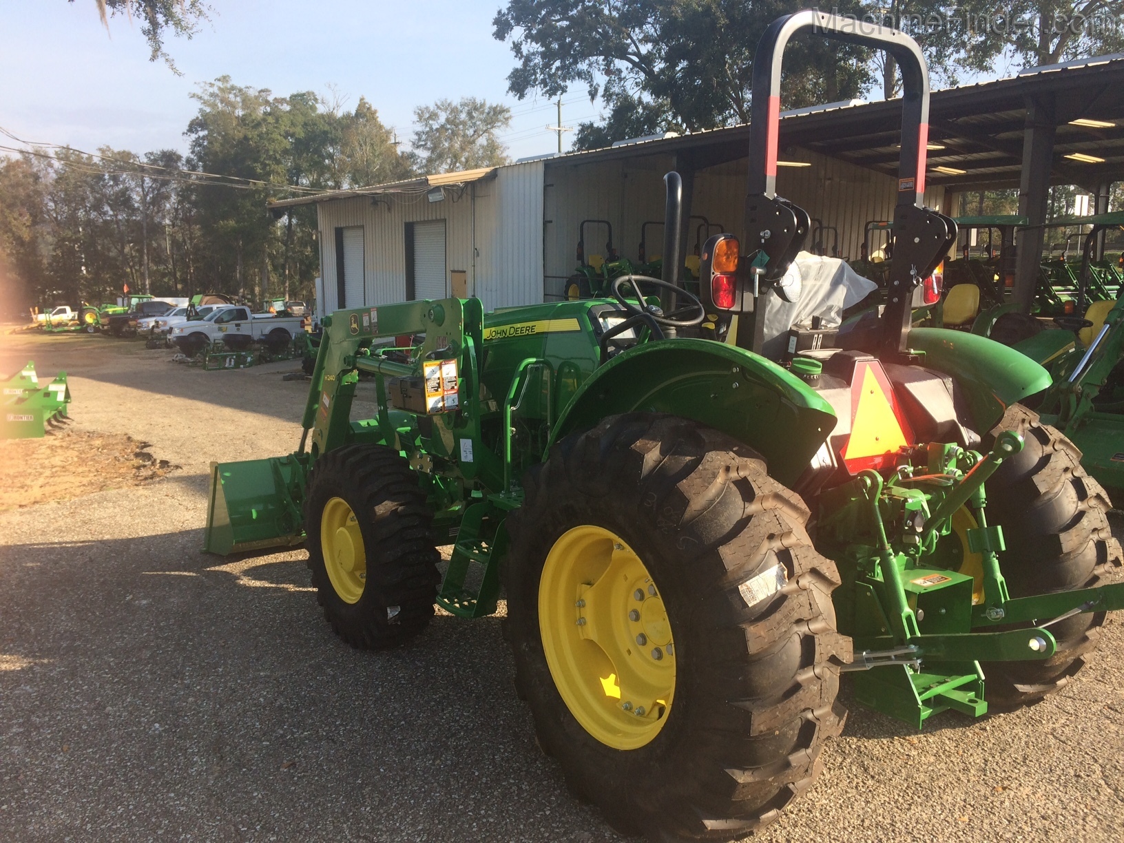 2020 John Deere 5045E Image 6