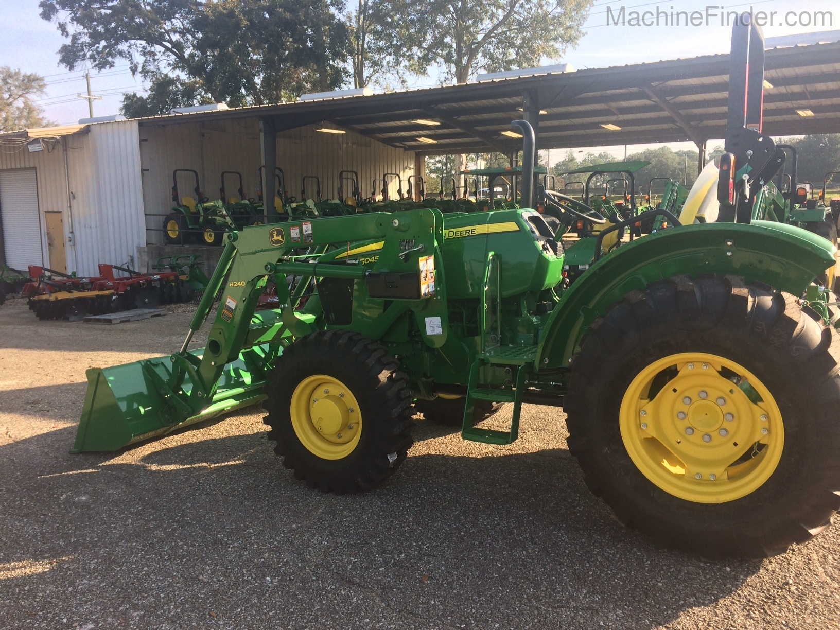 2020 John Deere 5045E Image 7