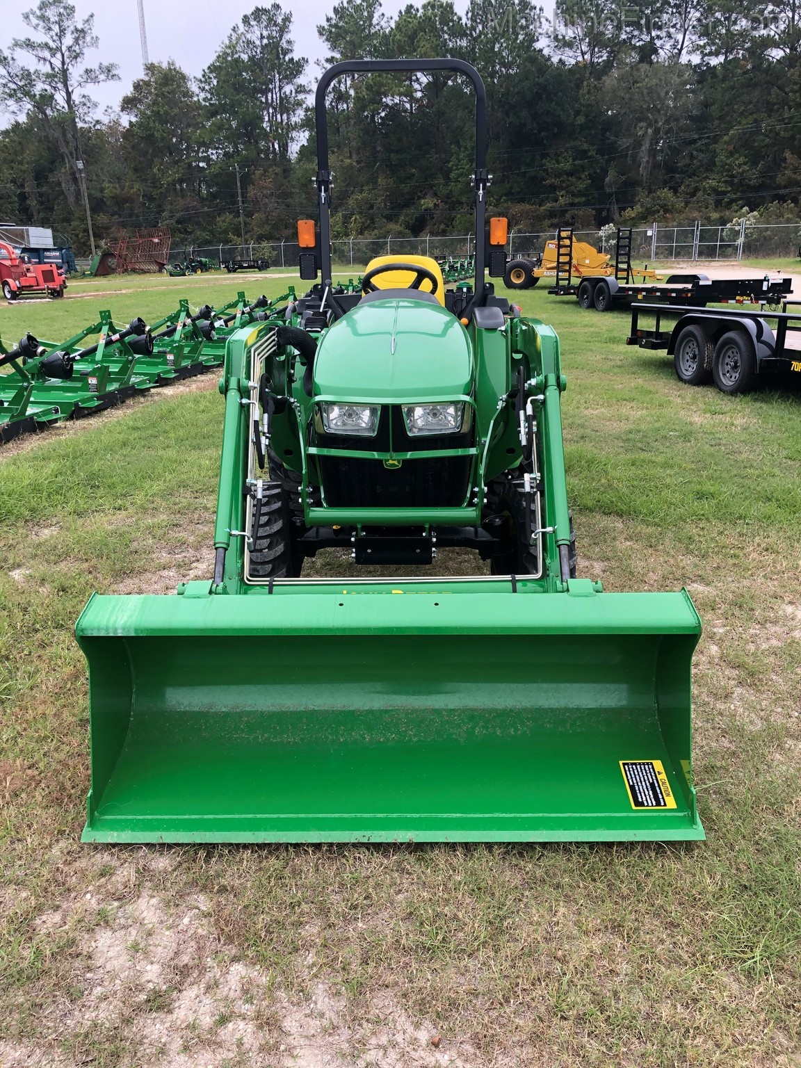 2020 John Deere 3038E Image 2