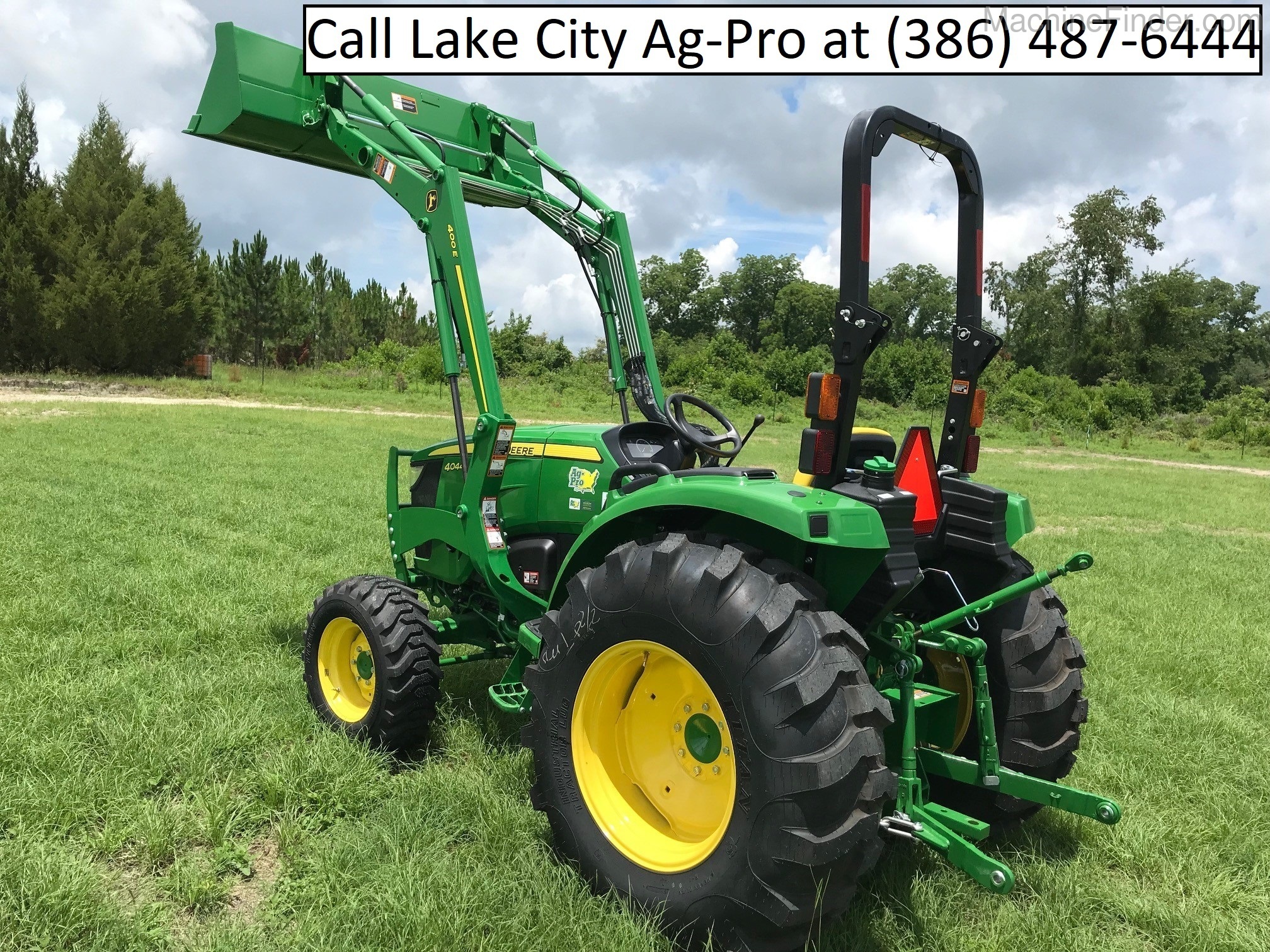 2020 John Deere 4044M Image 4