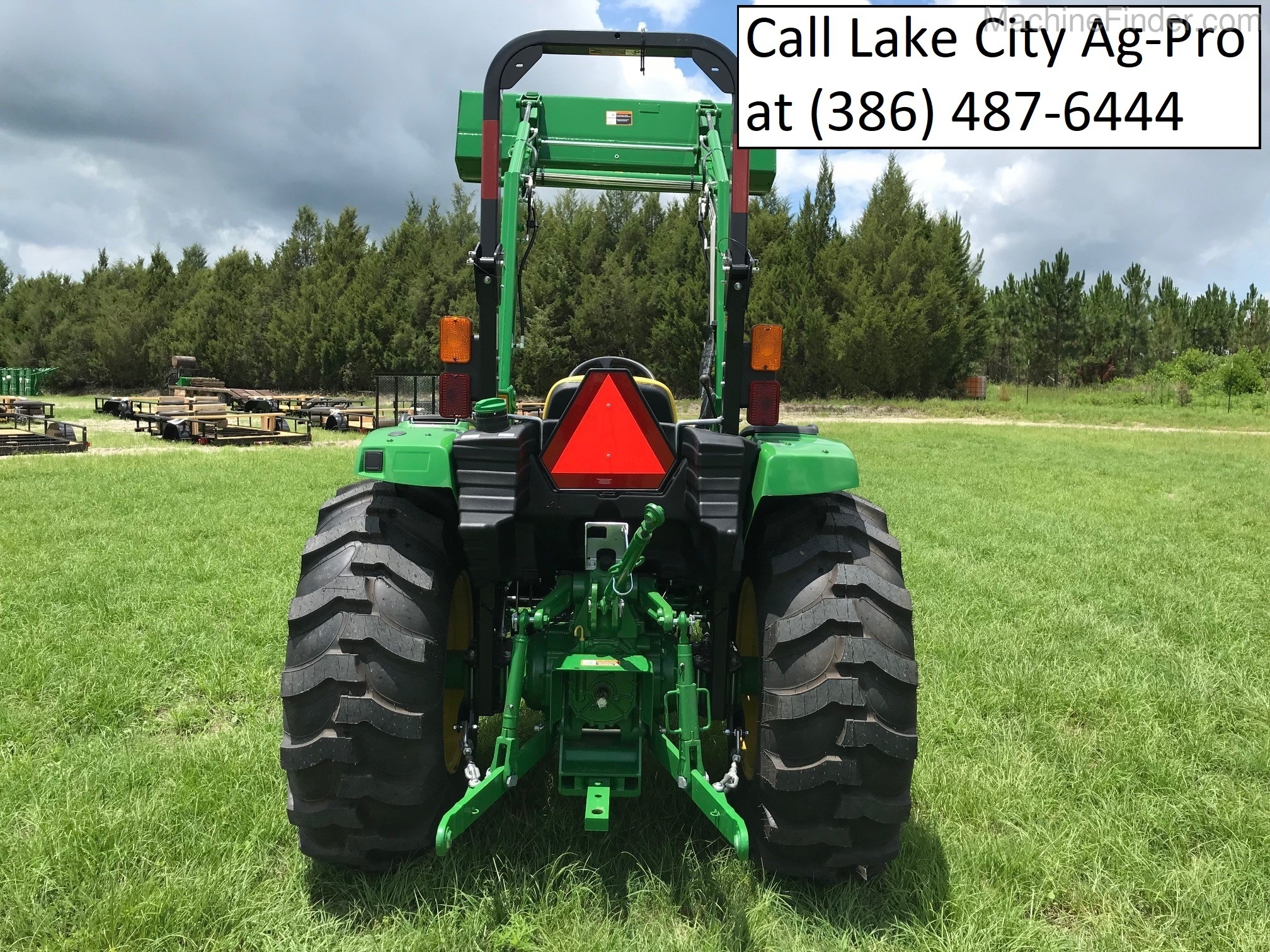 2020 John Deere 4044M Image 3