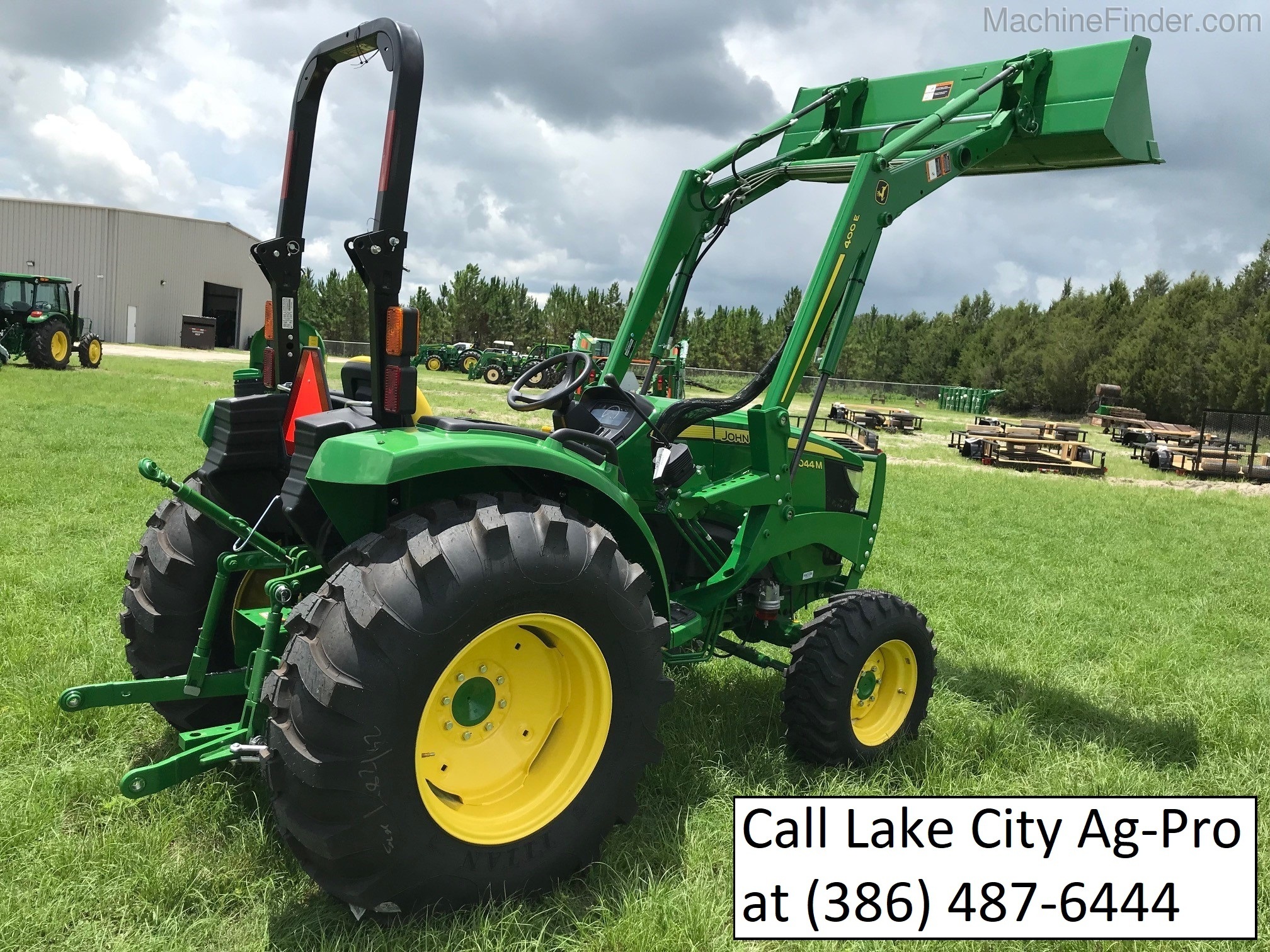 2020 John Deere 4044M Image 2