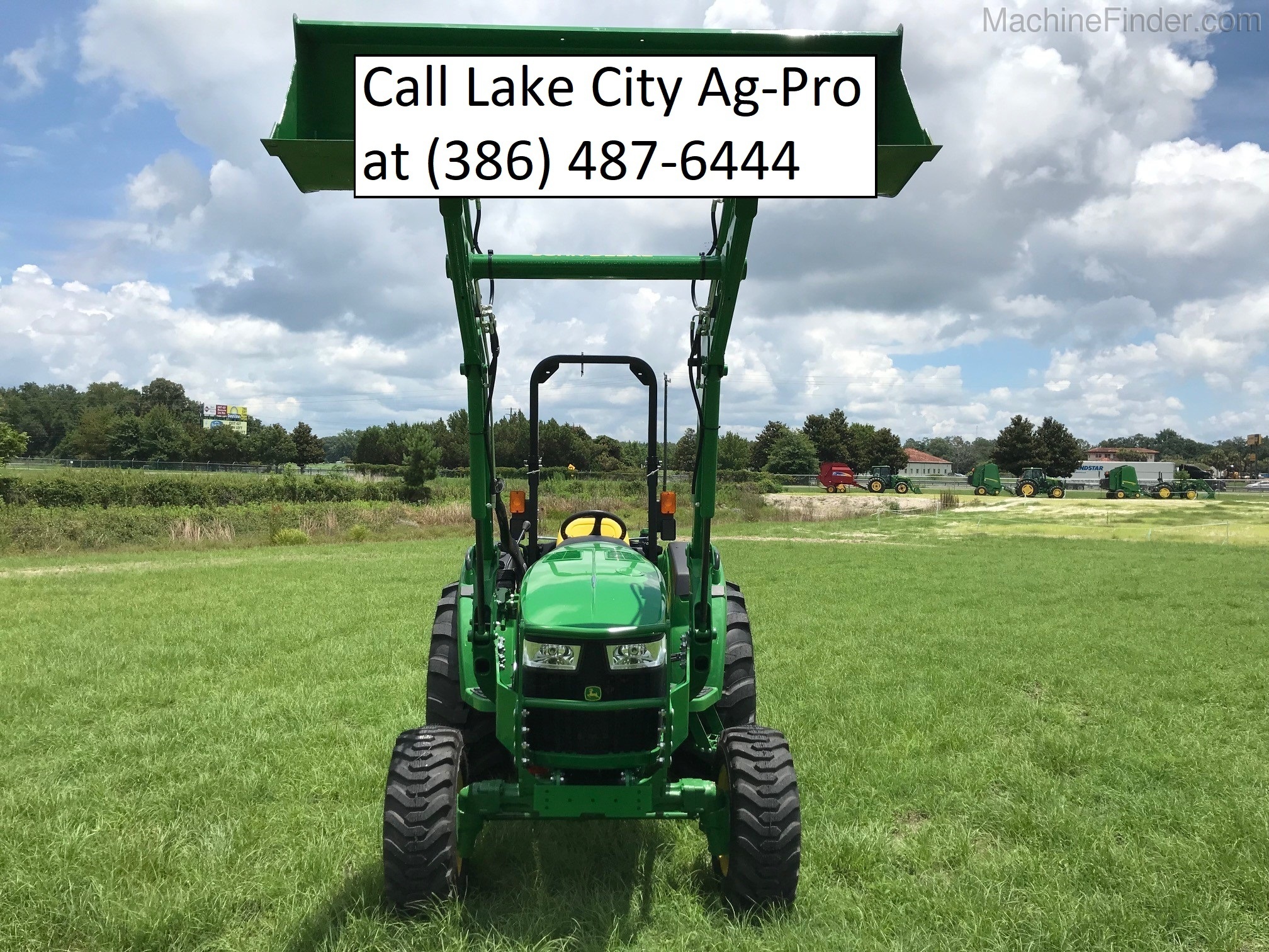 2020 John Deere 4044M Image 6