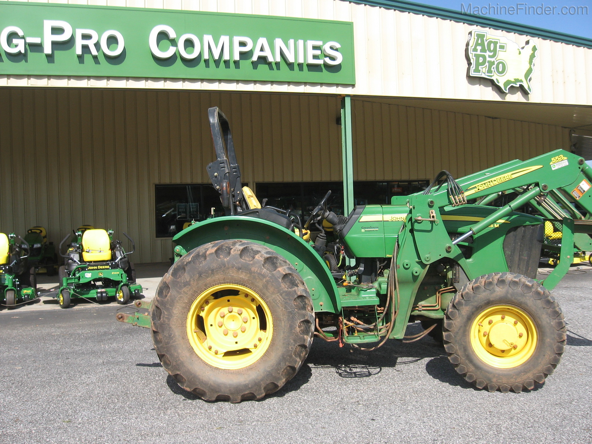 2011 John Deere 5065M Image 1