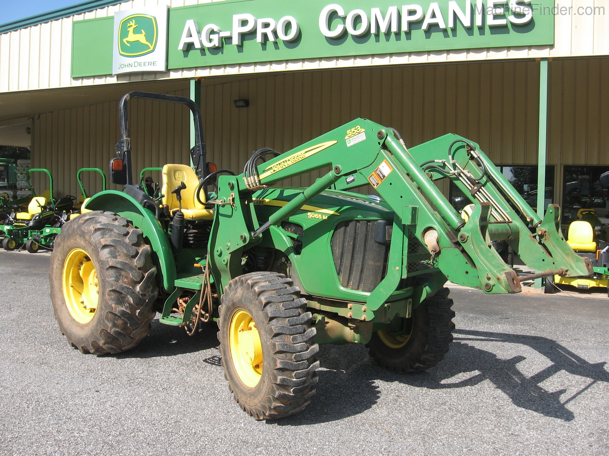 2011 John Deere 5065M Image 3