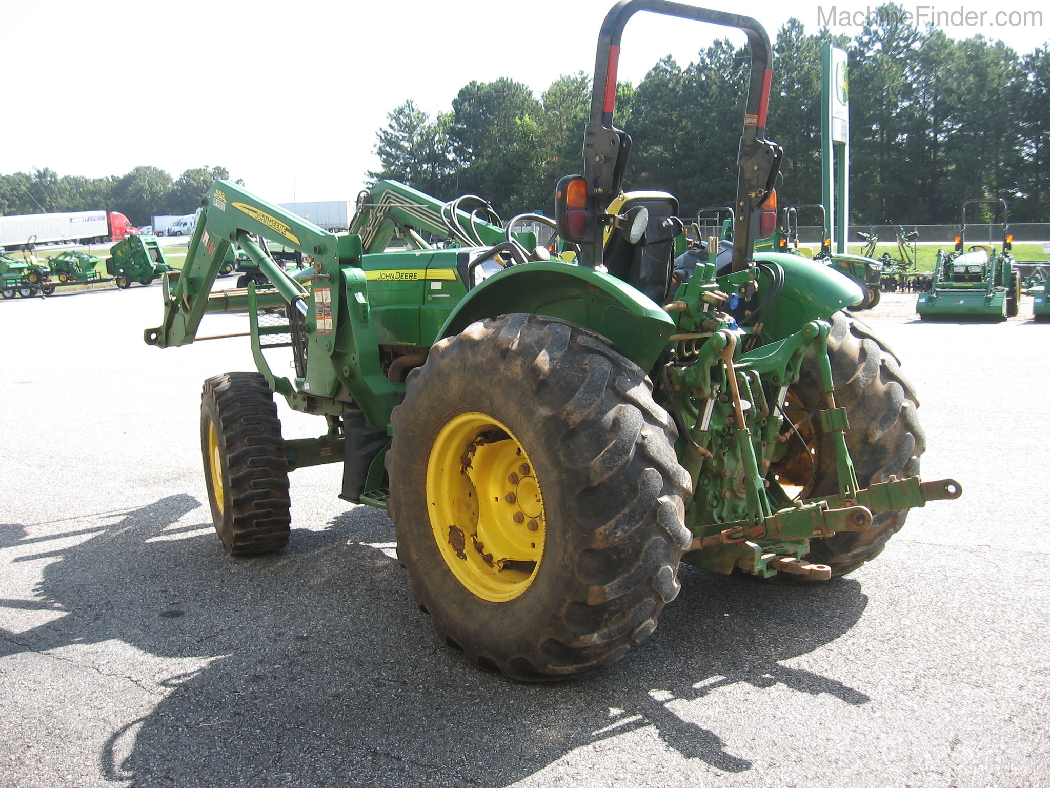 2011 John Deere 5065M Image 4
