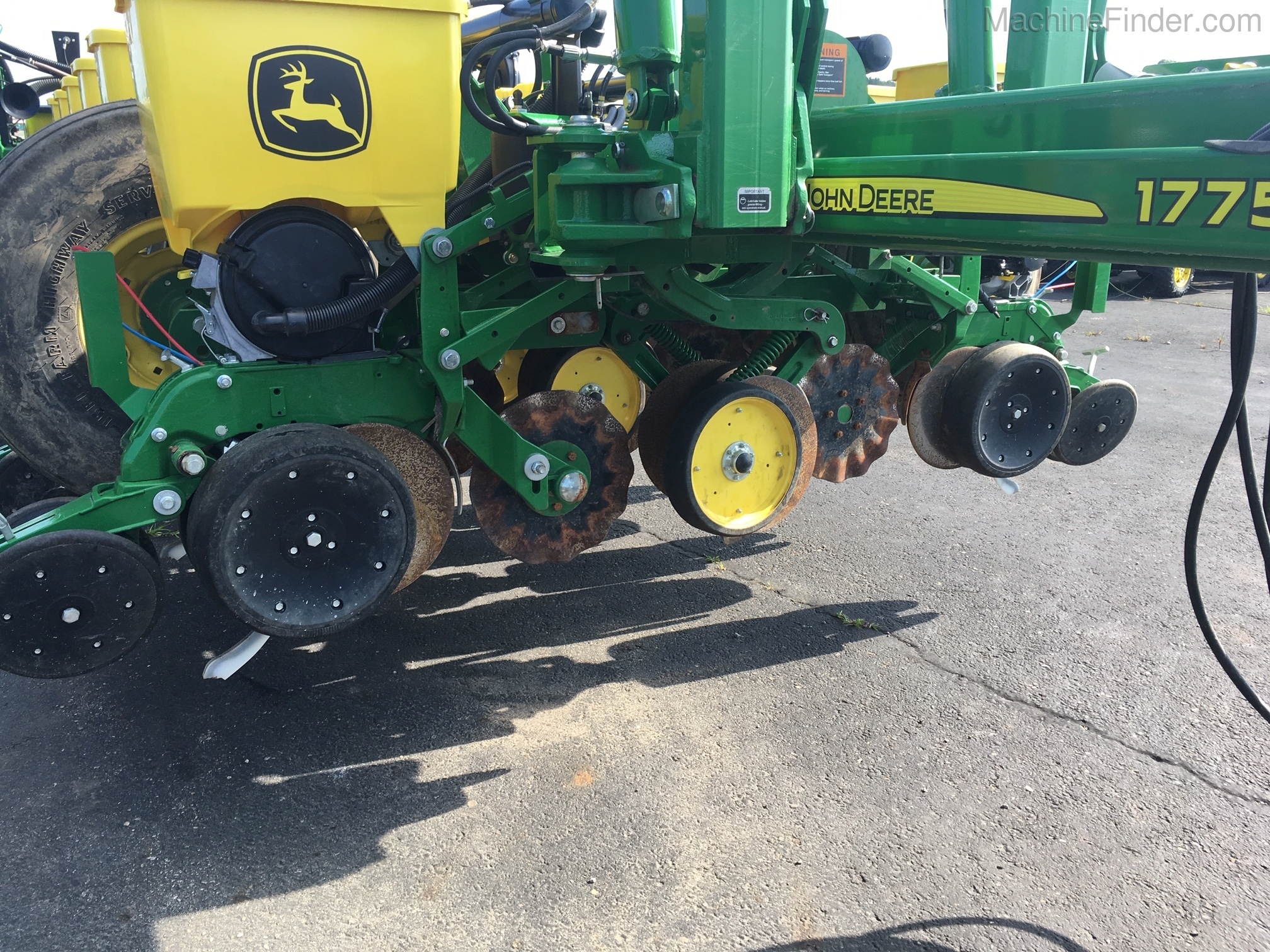 2016 John Deere 1775NT Image 6