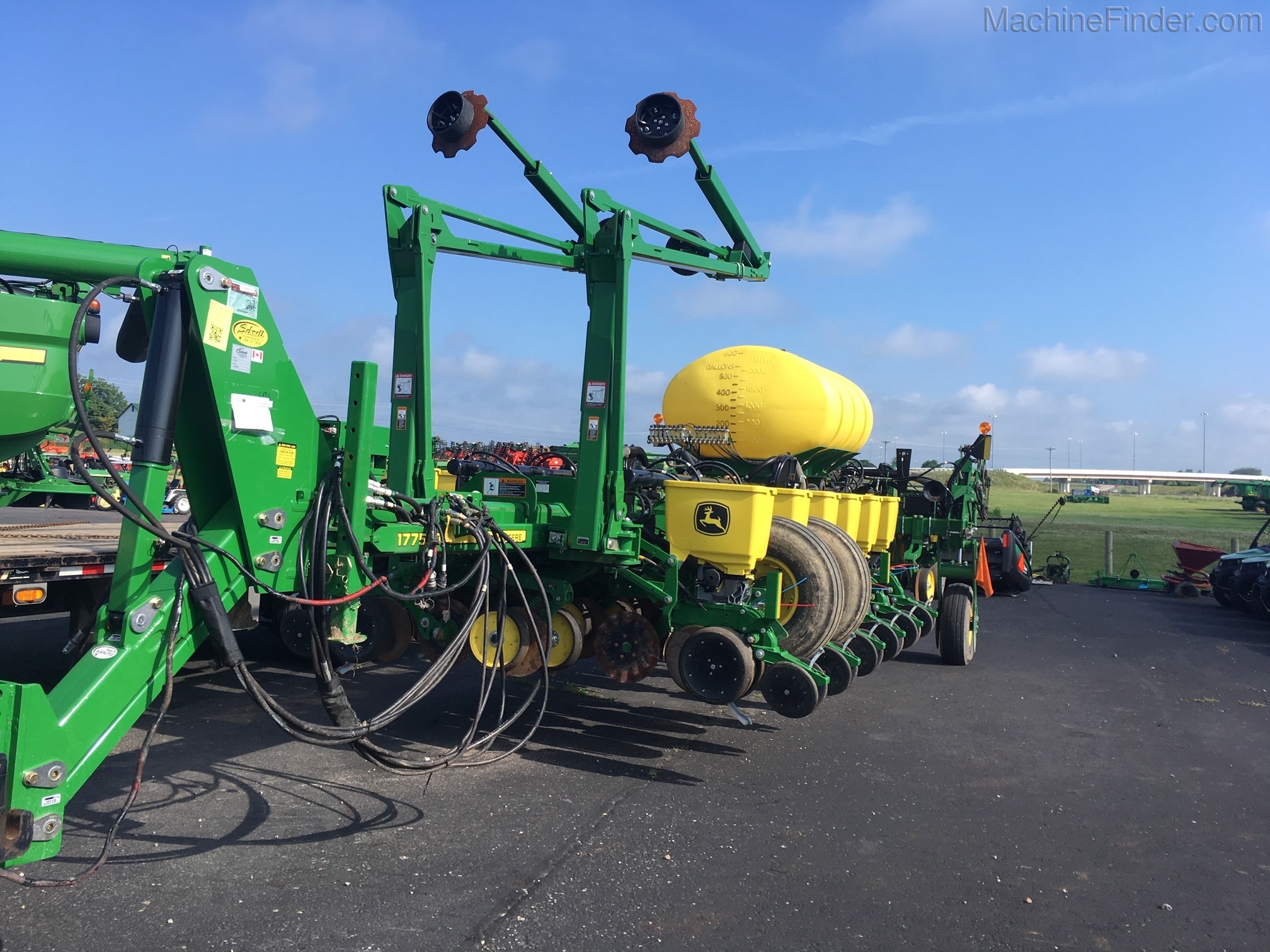2016 John Deere 1775NT Image 2