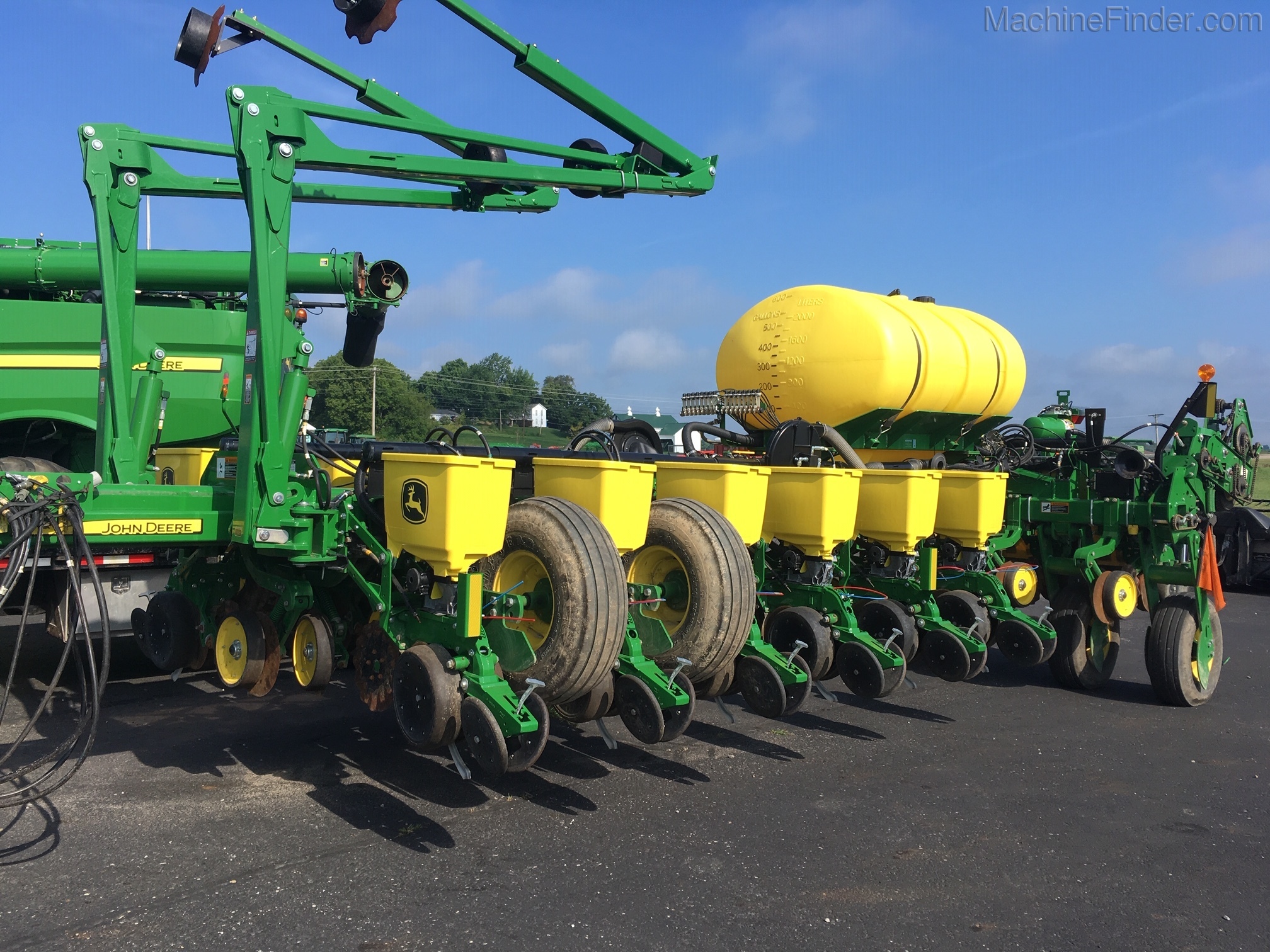 2016 John Deere 1775NT Image 1