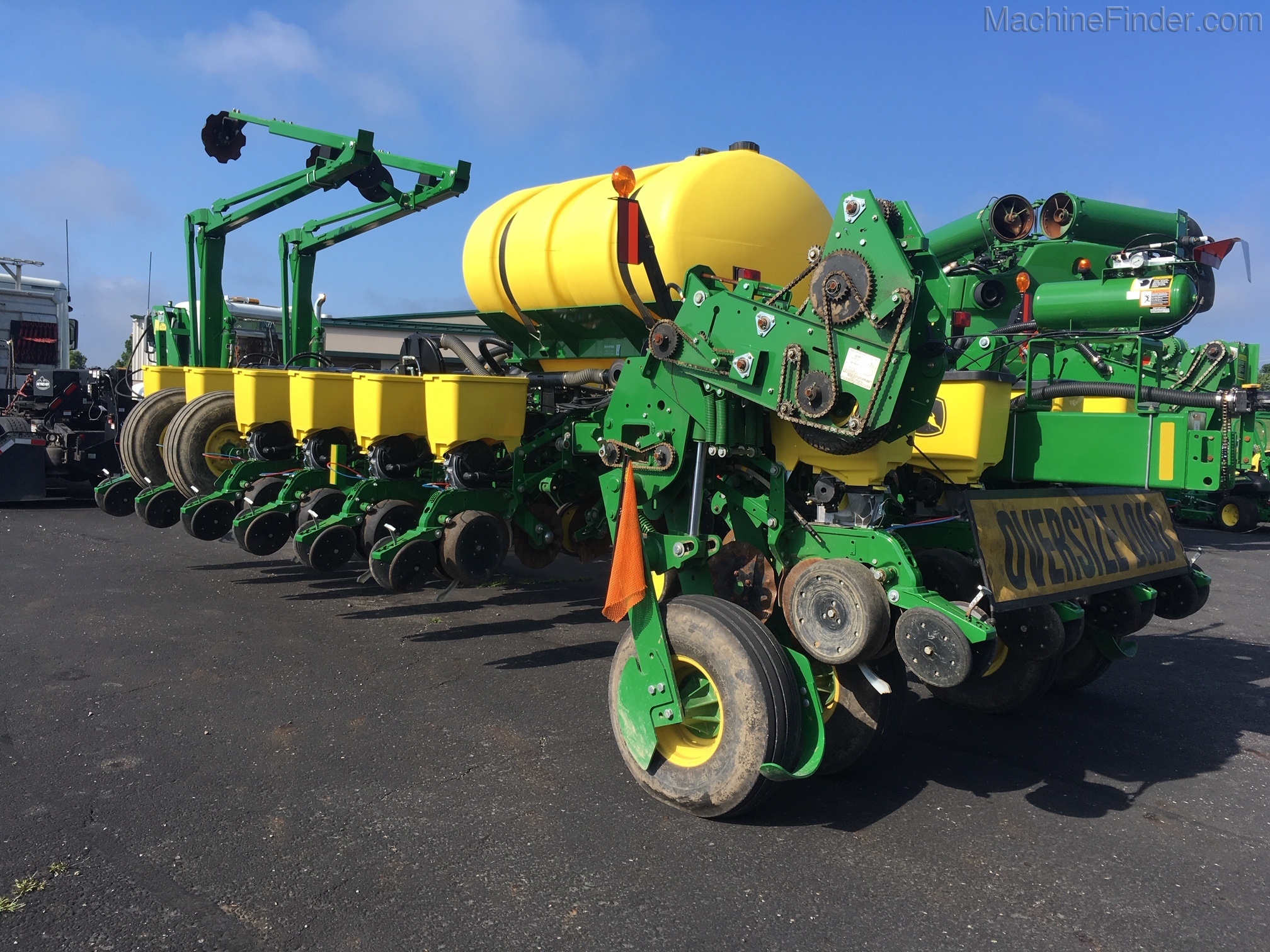 2016 John Deere 1775NT Image 4